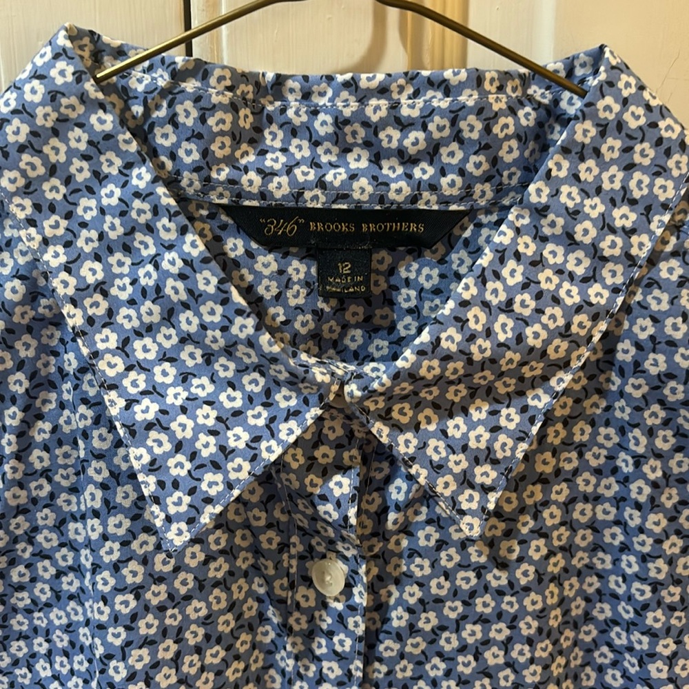 Brooks Brothers women's blouse in like new condition size 12. Blue and white